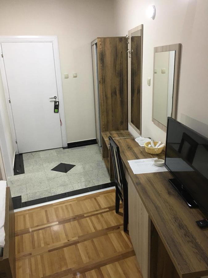 ホテル Odmaraliste Vidik Lazarevac エクステリア 写真